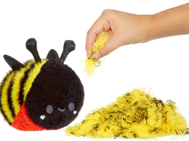 Fluffie Stuffiez Small Collectible Plush – Bee – Surprise Reveal When Opening the Box – Cozy Plush Sky Family – Tactile and Restless Game – for Kids Ages 4+