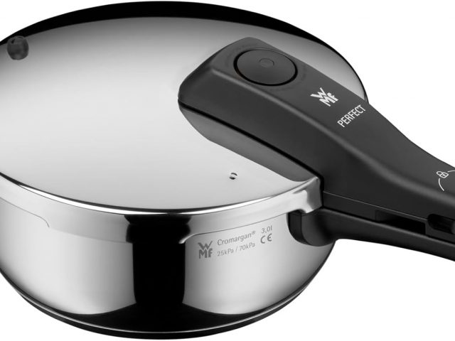 WMF Perfect Rapid Cooker Diameter 22 cm Diameter 3 Litres with Flame Protection, Cromargan Stainless Steel Suitable for Induction